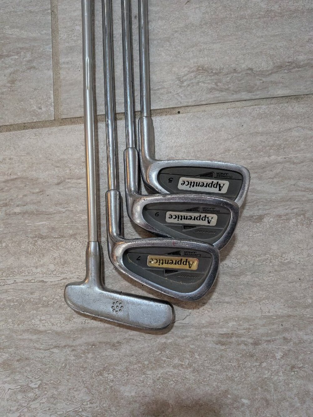 Dunlop Youth Apprentice Golf Club Irons 5I 7i 9i (32" - 33") with Putter